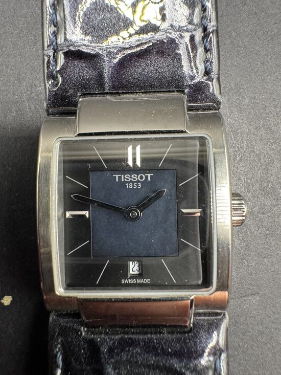 Tissot 1853 T02 Women\'s Date Just Wristwatch Quartz T090310A Sapphire Crystal main image 7